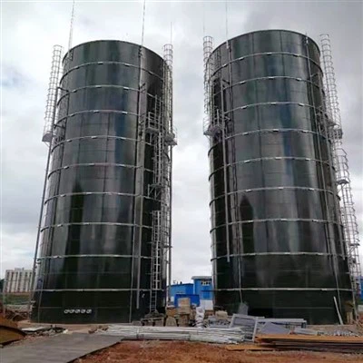 Prisukamas plieninis chemijos laikymo bakas